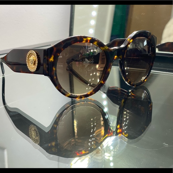 GORGEOUS! BRAND NEW Versace Emblem Sunglasses - Picture 8 of 16